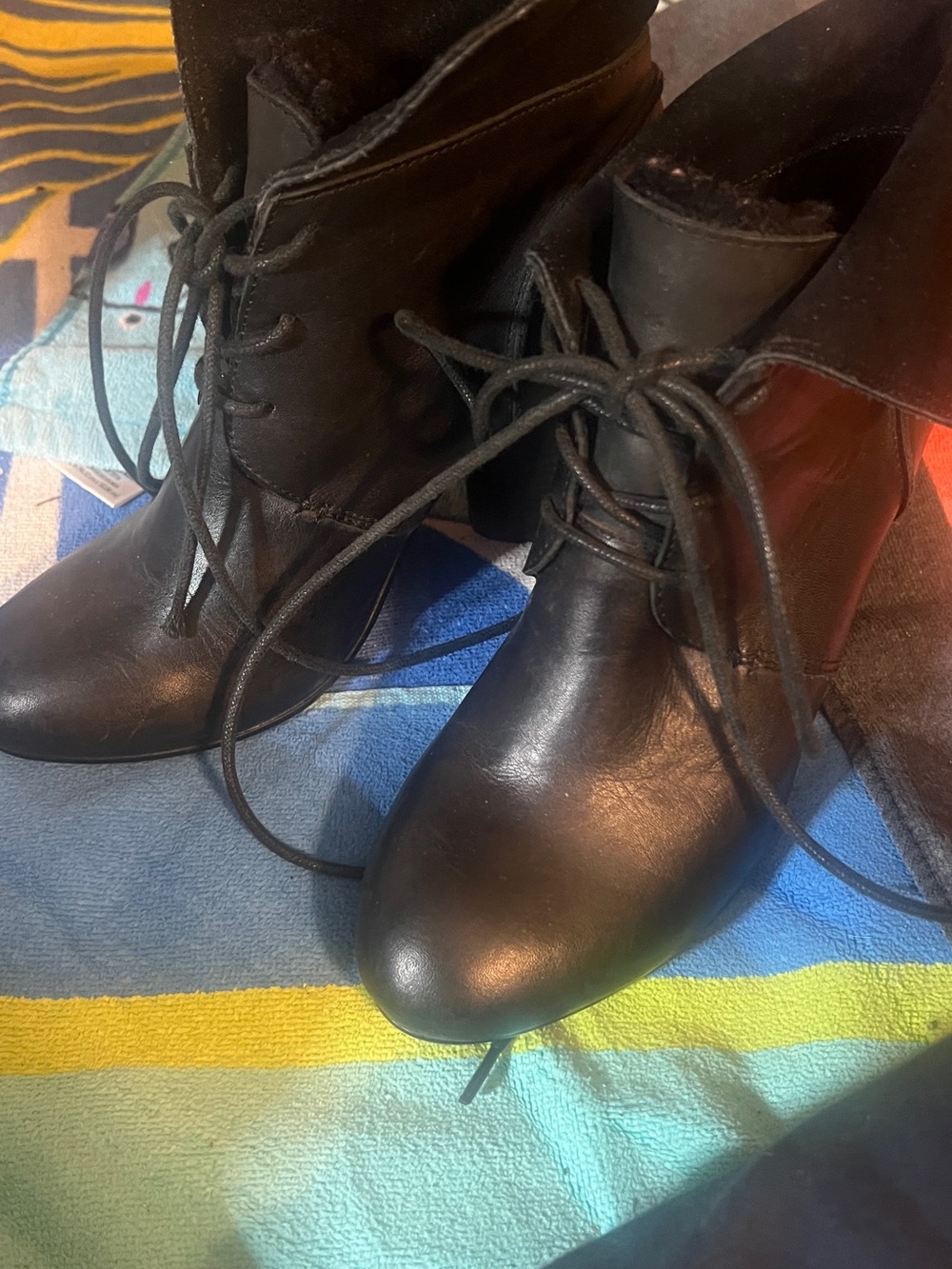 EMU AUSTRALIA Women’s Black Lace-Up Ankle Boots